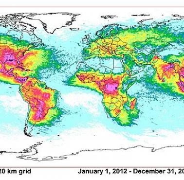Uderzenia piorunów na świecie w oparciu o dane z lat 2012-2014.