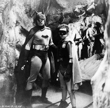 Pierwszy pełnometrażowy film o Batmanie "Batman and Robin", na zdjęciu Lewis G. Wilson i Douglas Croft.