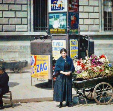 Kwiaciarka na ulicach Paryża pod koniec I wojny światowej.
