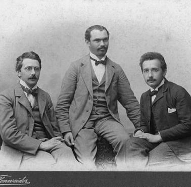 Albert Einstein z przyjaciółmi Conradem Habichtem i Maurice Solovine.