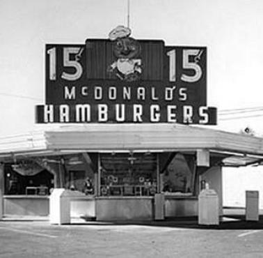 Jeden z pierwszych McDonaldów