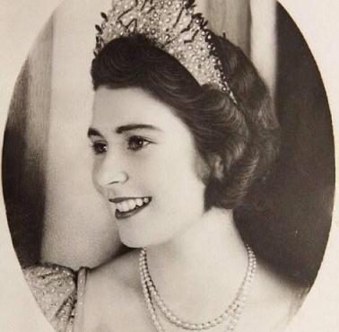 Księżniczka Elżbieta Aleksandra Maria (późniejsza królowa Elżbieta II) w wieku 18. lat.