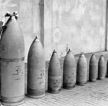 Angielskie kobiety w fabryce amunicji pod koniec I wojny