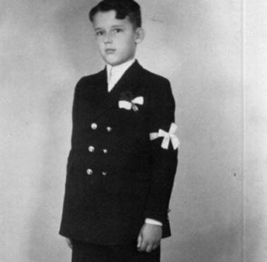 Janusz Korwin-Mikke na komunijnym zdjęciu z 1951 roku
