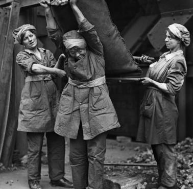 Mężczyźni na froncie kobiety do fabryk, I wojna światowa, The South Metropolitan Gas Works, Old Kent Road, Londyn