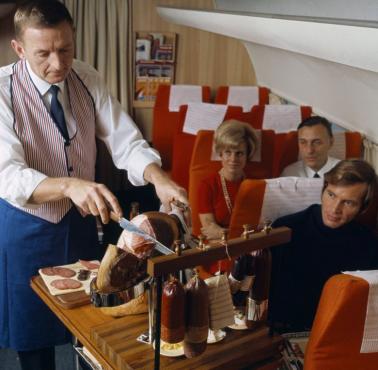 Poczęstunek w samolocie linii SAS Scandinavian Airlines w 1969 roku