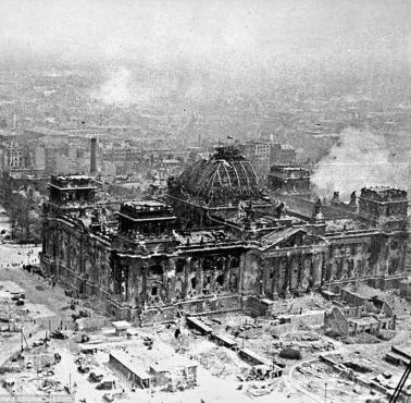 Reichstag w 1945 roku, Berlin, Niemcy