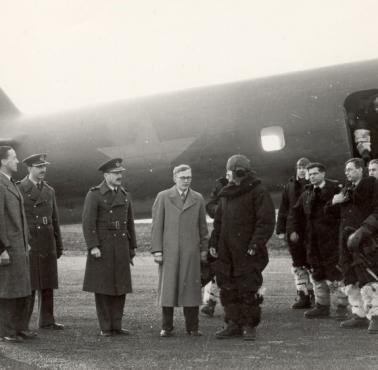 Delegacja ZSRR m.in. W.Mołotow po lądowaniu na lotnisku Dundee w Szkocji, 19 maja 1942 roku