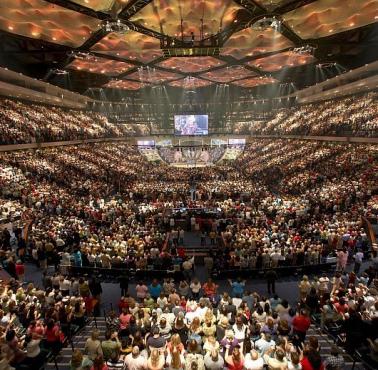Lakewood Church, największa kongregacja w USA, zbierająca co tydzień około 52 tysiące wiernych