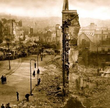 Zemsta za ataki brytyjskiej formacji "Black and Tans" na irlandzkim mieście Cork, 1920