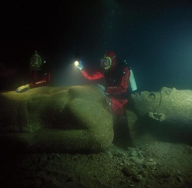 Granitowy ponad 5 metrowy posąg faraona znaleziony w pobliżu zatopionego miasta Heracleion