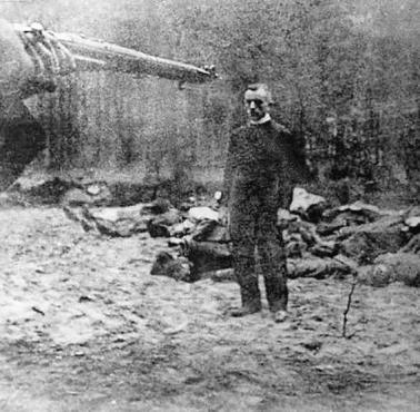 27.10.1939 r. Lasy Rudzkiego Mostu koło Tucholi. Ksiądz Piotr Sosnowski, na kilka sekund przed rozstrzelaniem