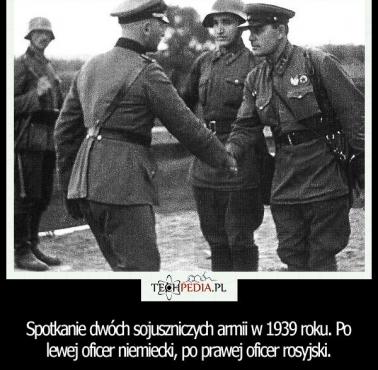 Spotkanie dwóch sojuszniczych armii w 1939 roku. Po lewej oficer niemiecki, po prawej oficer rosyjski.