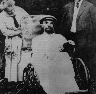 Ostatnie zdjęcie Lenina, po trzech wylewach (1923) był już niemową.