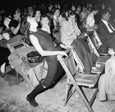Nastolatki na koncercie Elvisa Presleya, 1957