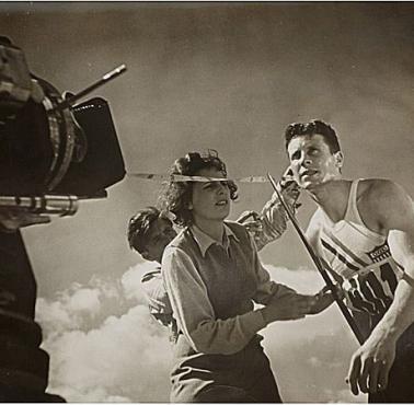 Leni Riefenstahl podczas kręcenia Olimpiady w Berlinie (Niemcy).